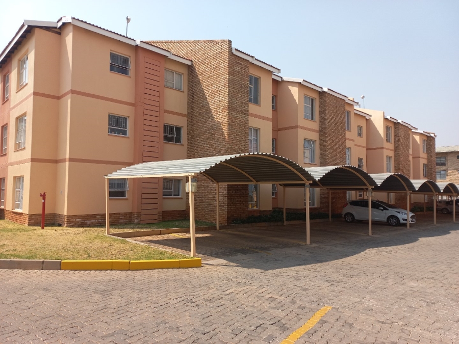 To Let 1 Bedroom Property for Rent in Kannoniers Park North West